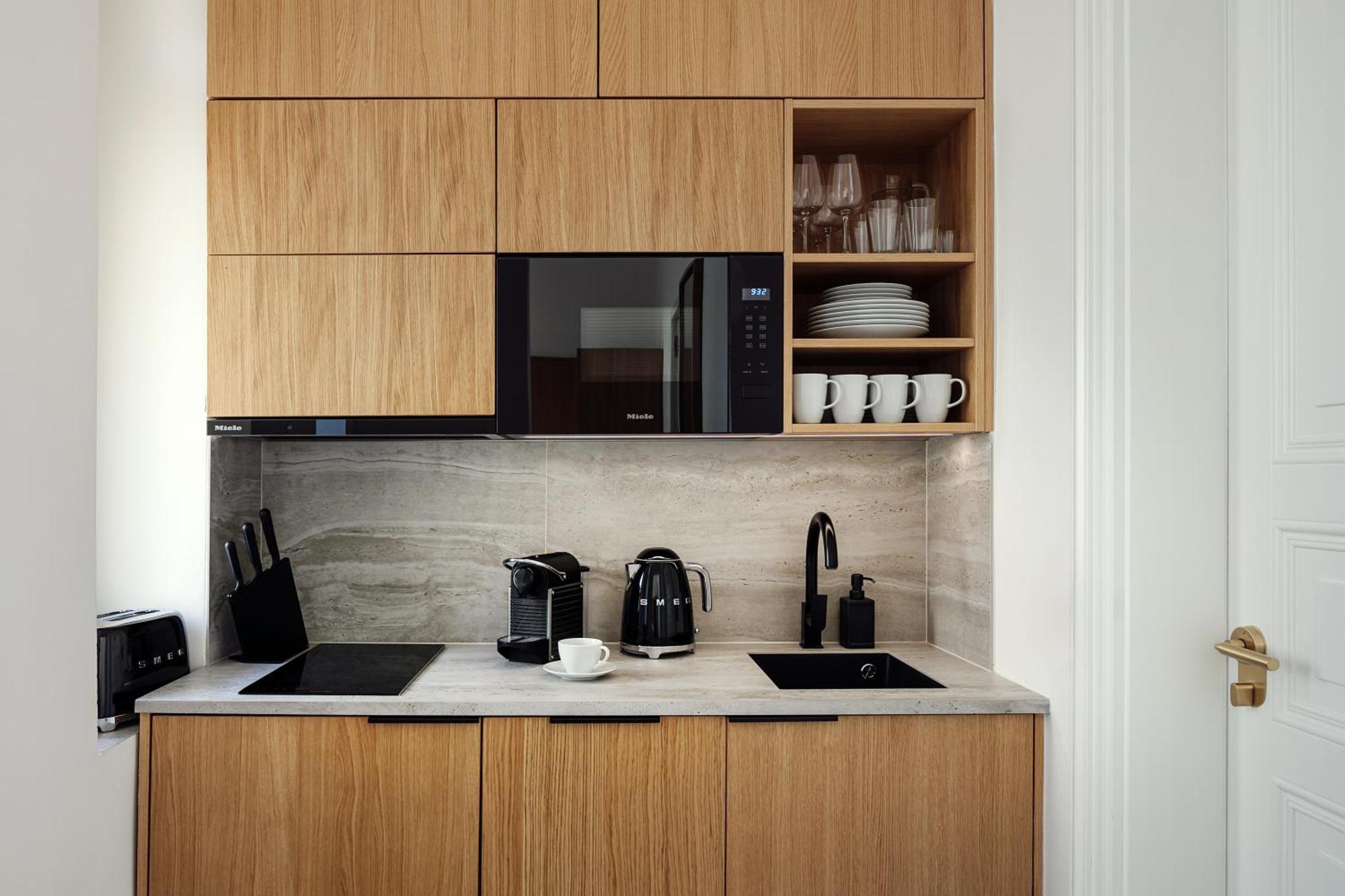 R16 Residences Aparthotel 5*