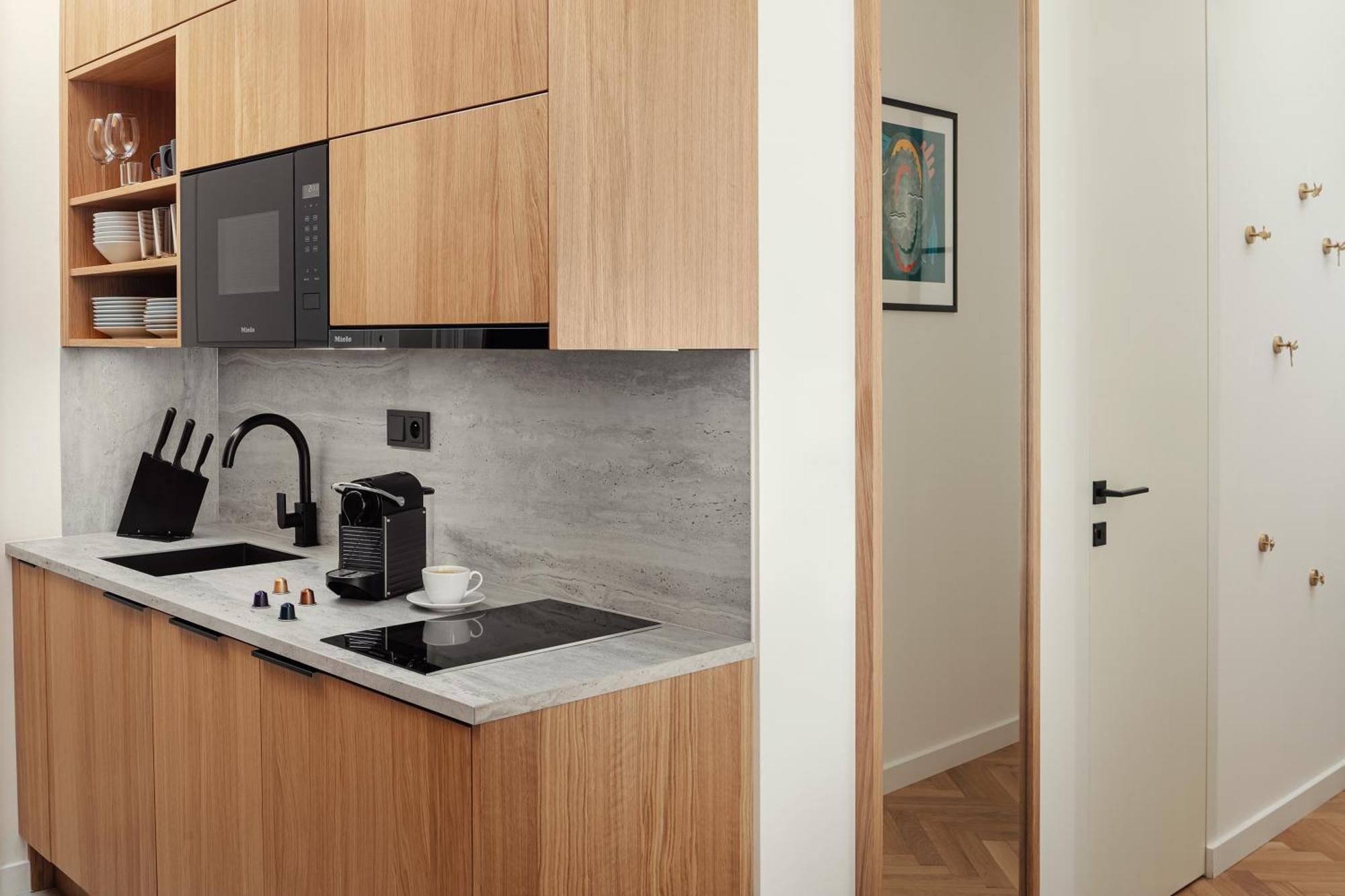R16 Residences Апарт-готель