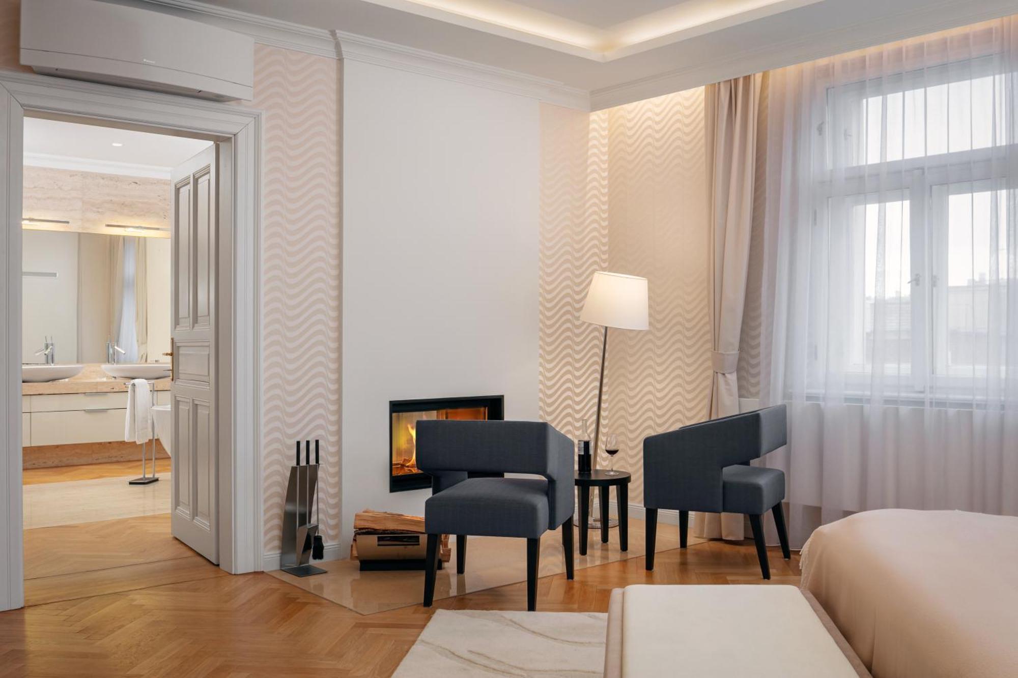 R16 Residences Апарт-готель